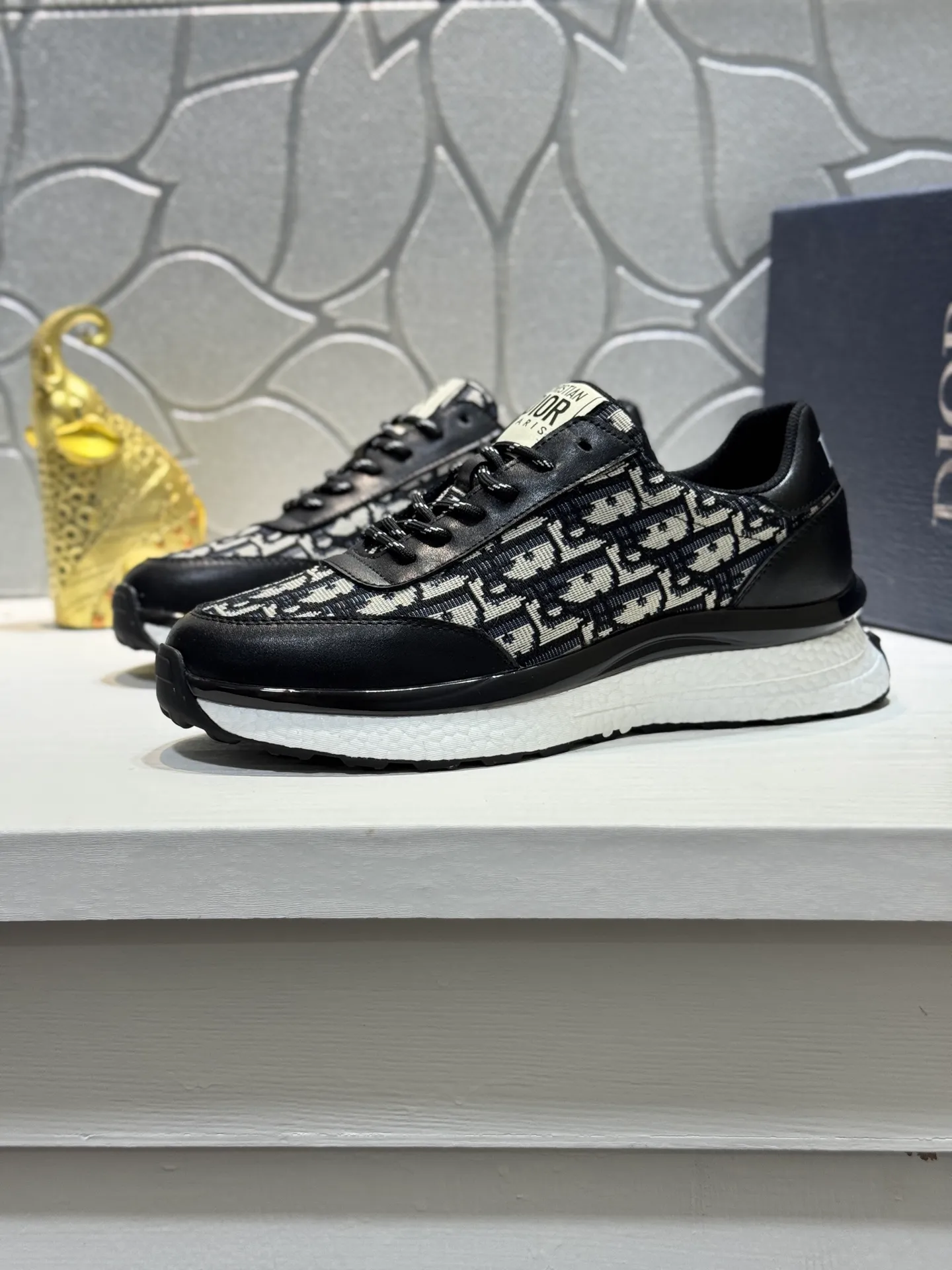 Men's shoes 💰440 [New style] 🐬🐬Original quality (Dior) latest model 🎁casual and fashionable men's shoes 👟hot style💥simple and elegant version, exclusive for trendy men. Unique official website latest brand elements 👑original decoration, imported cowhide stitching with classic fabrics, fashionable and generous accessories, ✅foamed TPU wear-resistant and taller outsole, light and comfortable. Size: 38-44 (45 customized